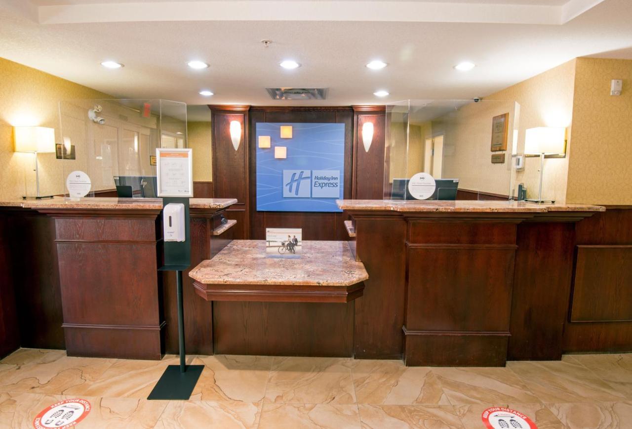 Holiday Inn Express Hotel & Suites Edson By Ihg Екстериор снимка