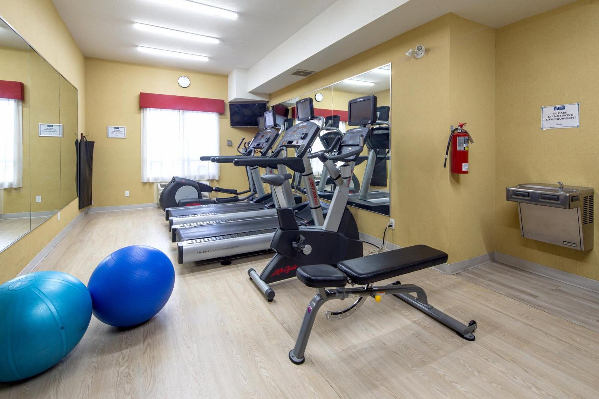 Holiday Inn Express Hotel & Suites Edson By Ihg Екстериор снимка
