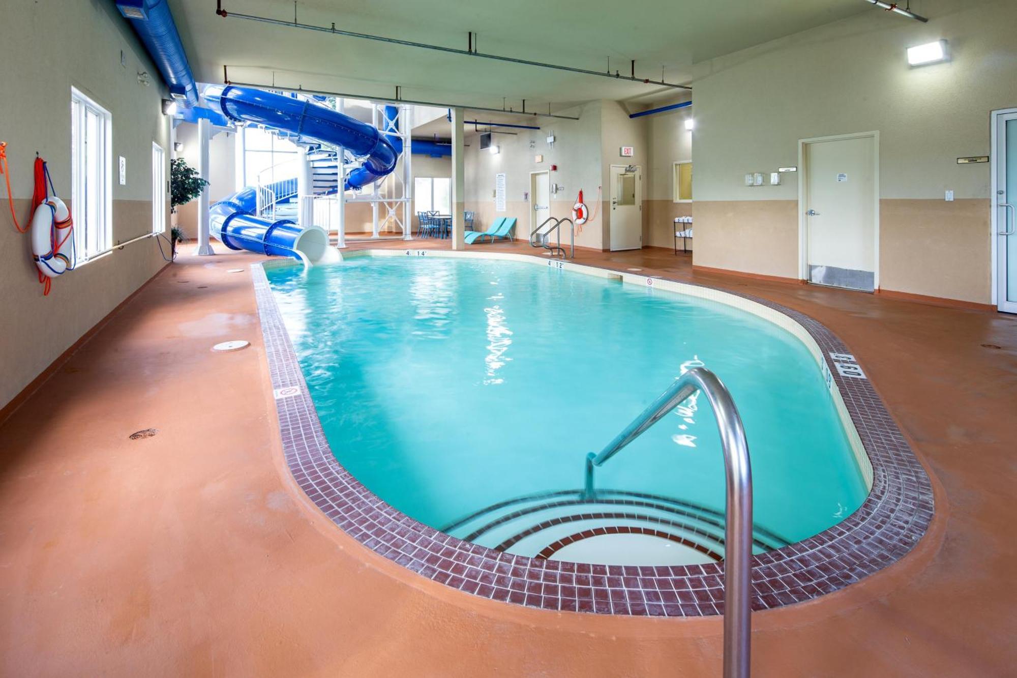 Holiday Inn Express Hotel & Suites Edson By Ihg Екстериор снимка