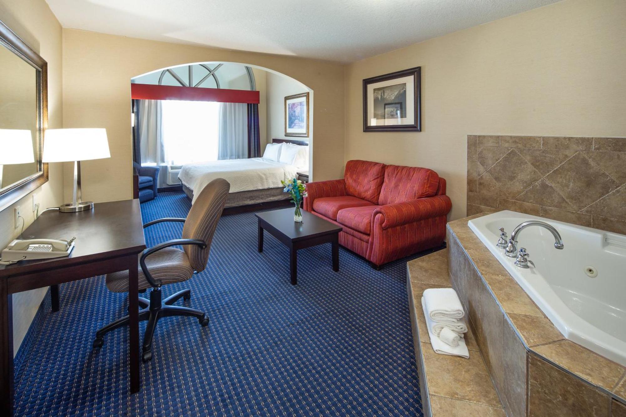 Holiday Inn Express Hotel & Suites Edson By Ihg Екстериор снимка