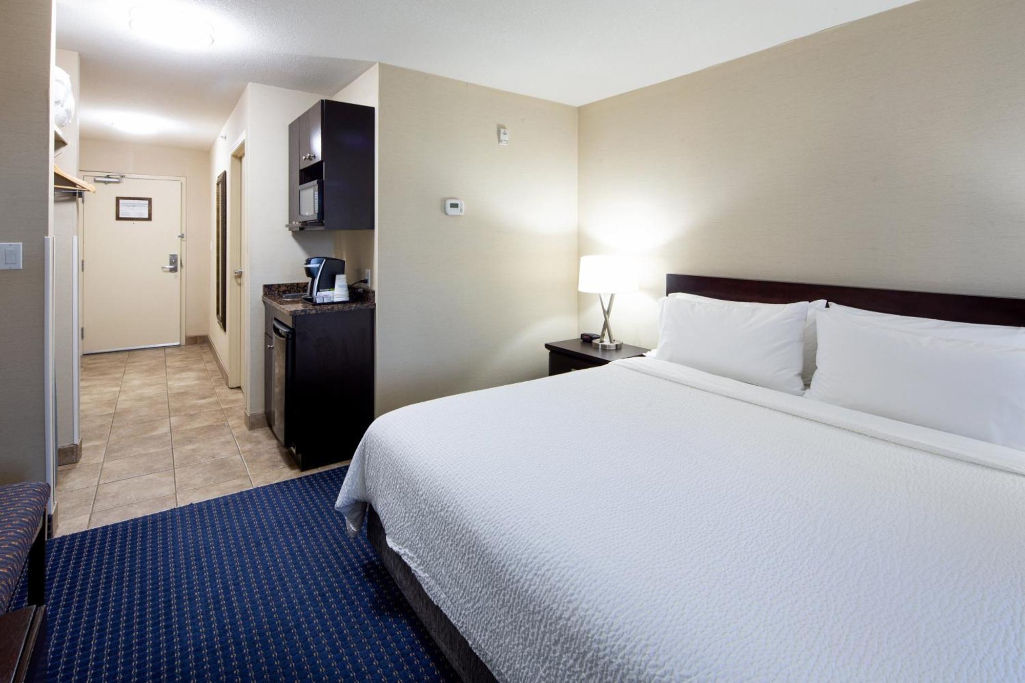 Holiday Inn Express Hotel & Suites Edson By Ihg Екстериор снимка