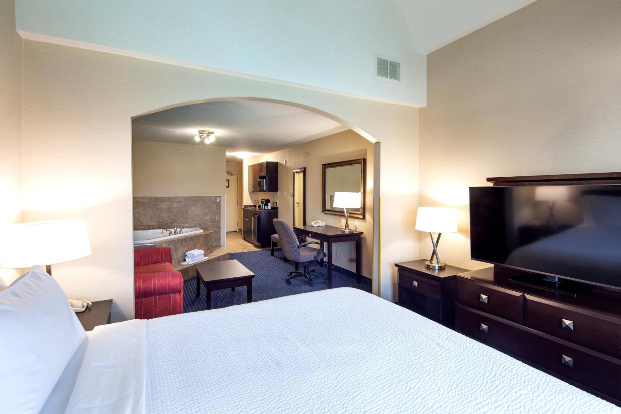 Holiday Inn Express Hotel & Suites Edson By Ihg Екстериор снимка