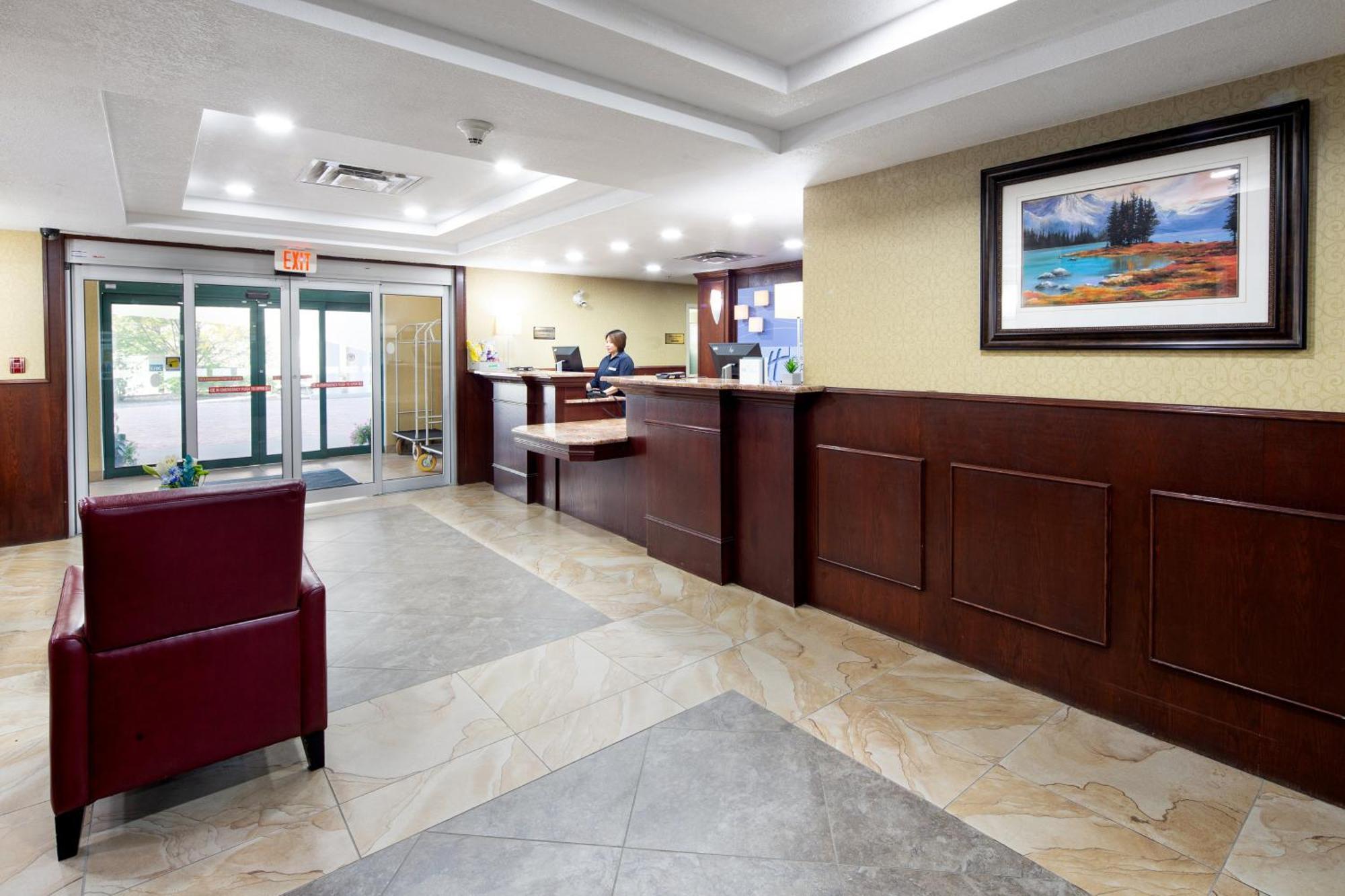 Holiday Inn Express Hotel & Suites Edson By Ihg Екстериор снимка