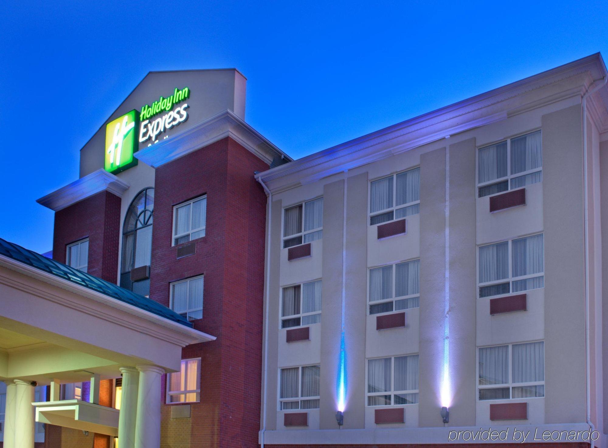 Holiday Inn Express Hotel & Suites Edson By Ihg Екстериор снимка