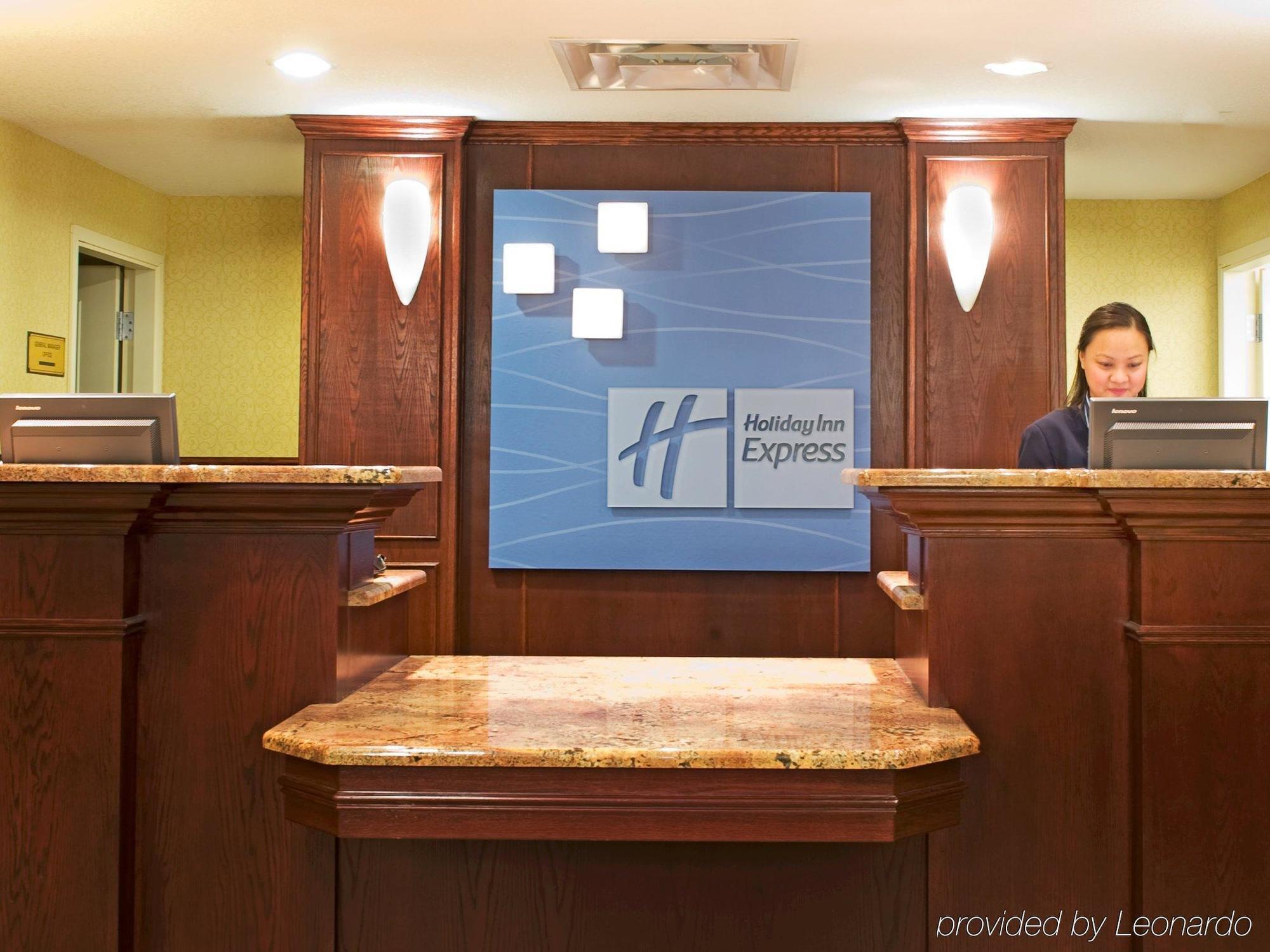 Holiday Inn Express Hotel & Suites Edson By Ihg Интериор снимка