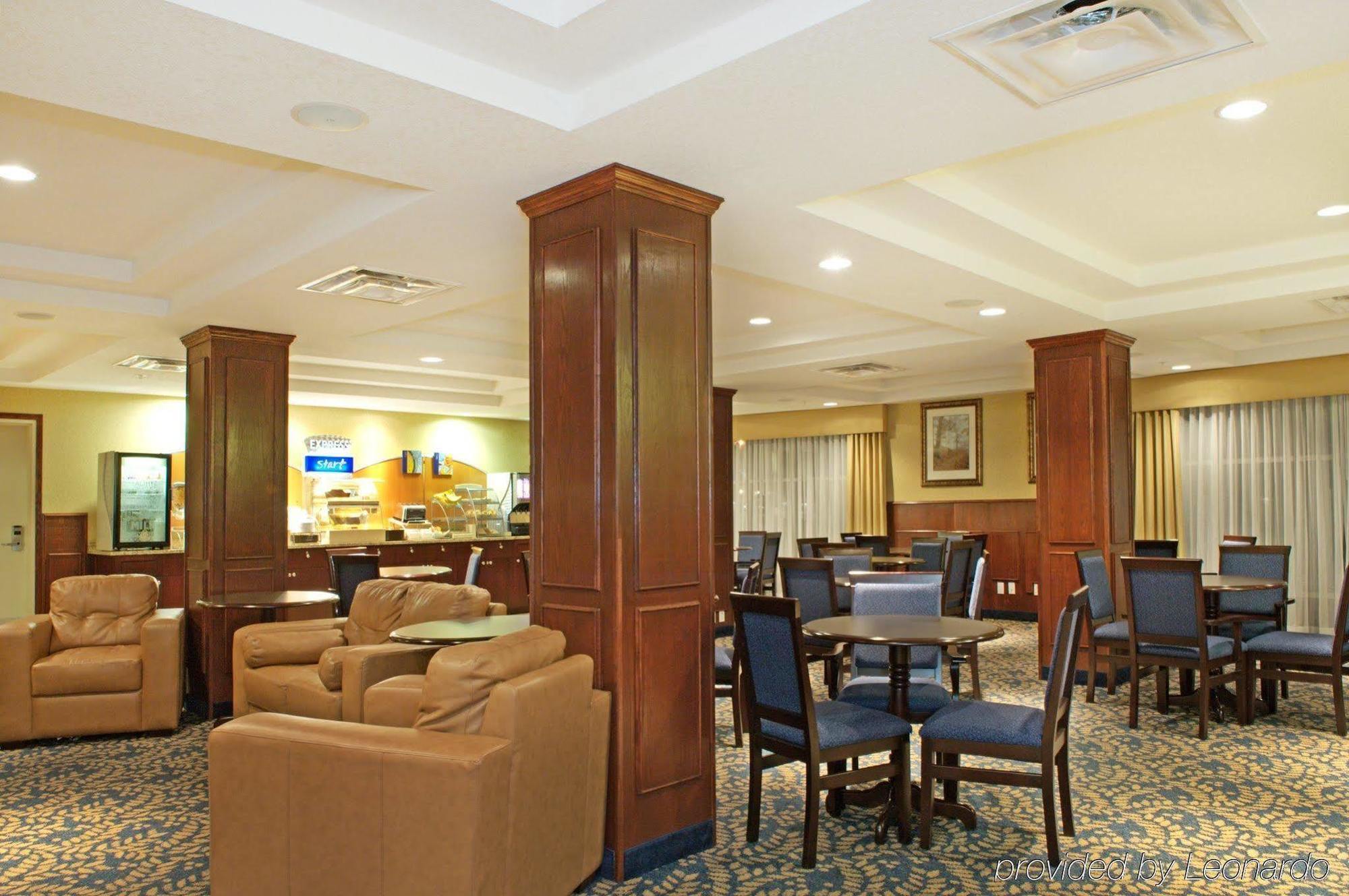Holiday Inn Express Hotel & Suites Edson By Ihg Ресторант снимка
