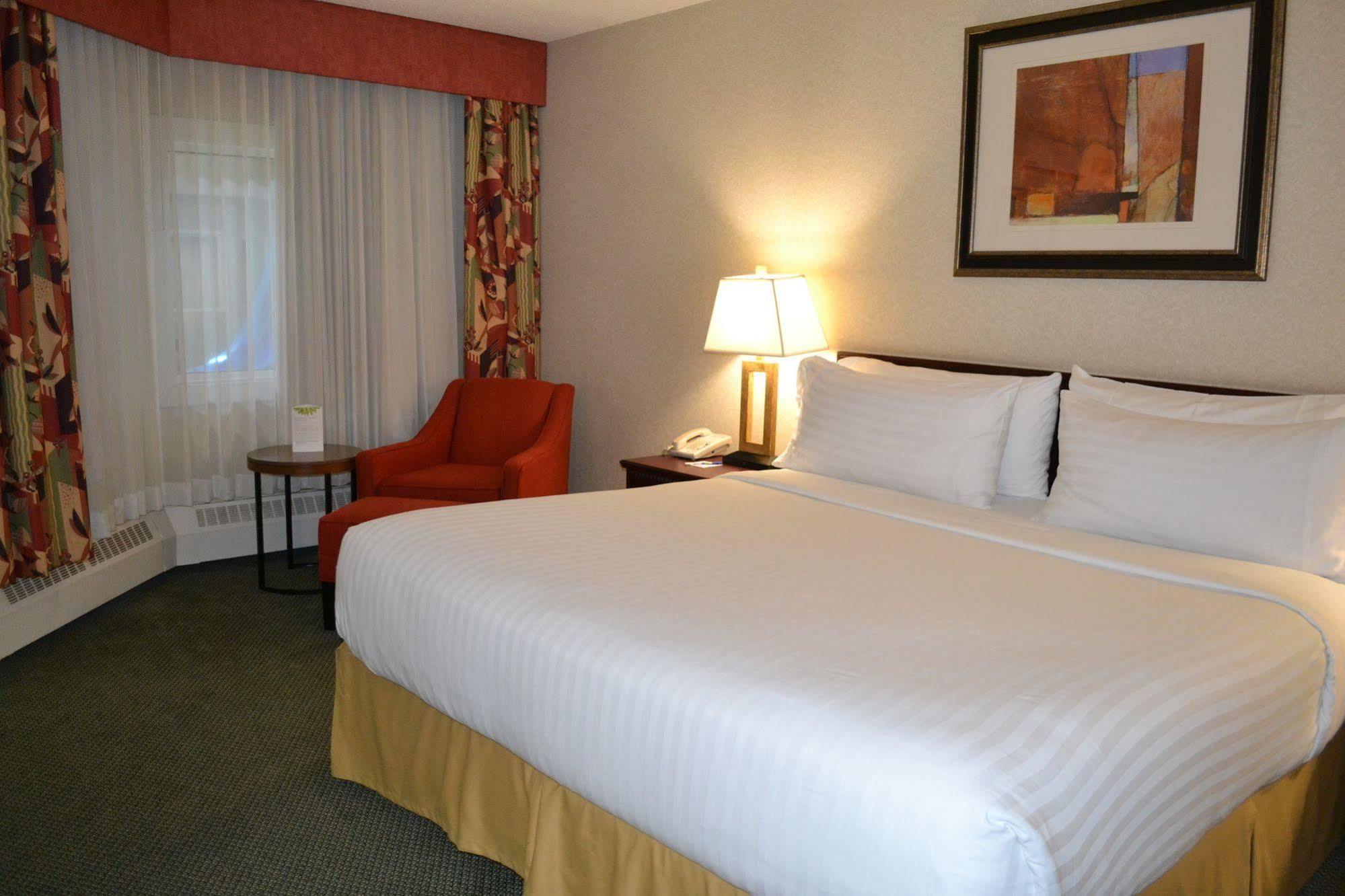 Holiday Inn Express Hotel & Suites Edson By Ihg Екстериор снимка