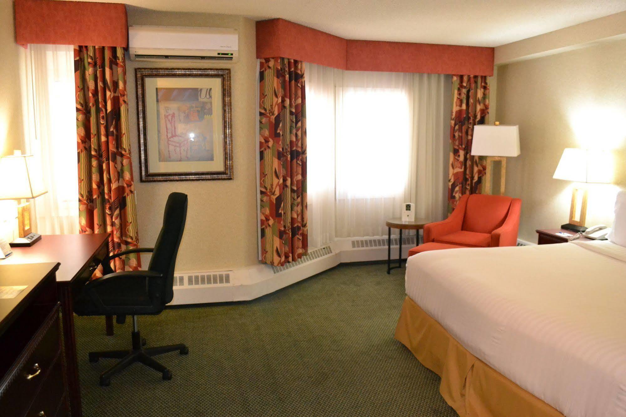 Holiday Inn Express Hotel & Suites Edson By Ihg Екстериор снимка