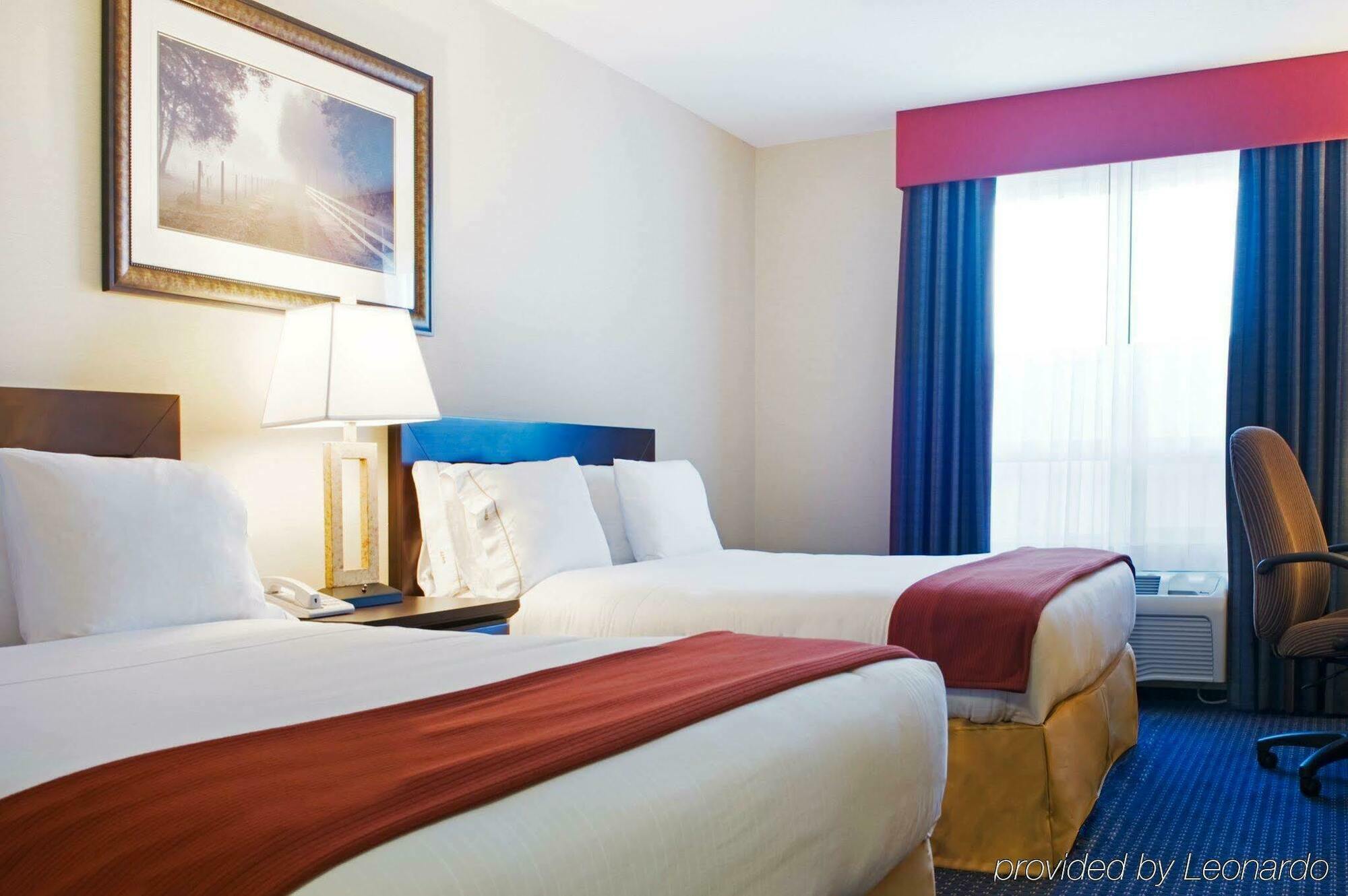 Holiday Inn Express Hotel & Suites Edson, An Ihg Hotel Екстериор снимка