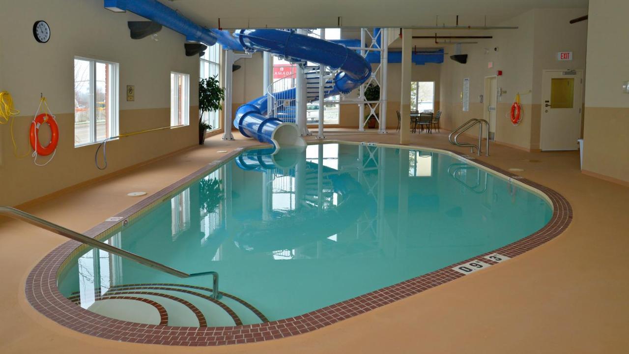 Holiday Inn Express Hotel & Suites Edson By Ihg Екстериор снимка