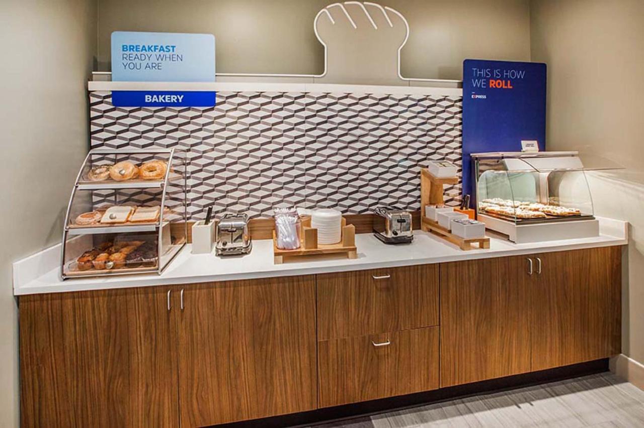 Holiday Inn Express Hotel & Suites Edson By Ihg Екстериор снимка