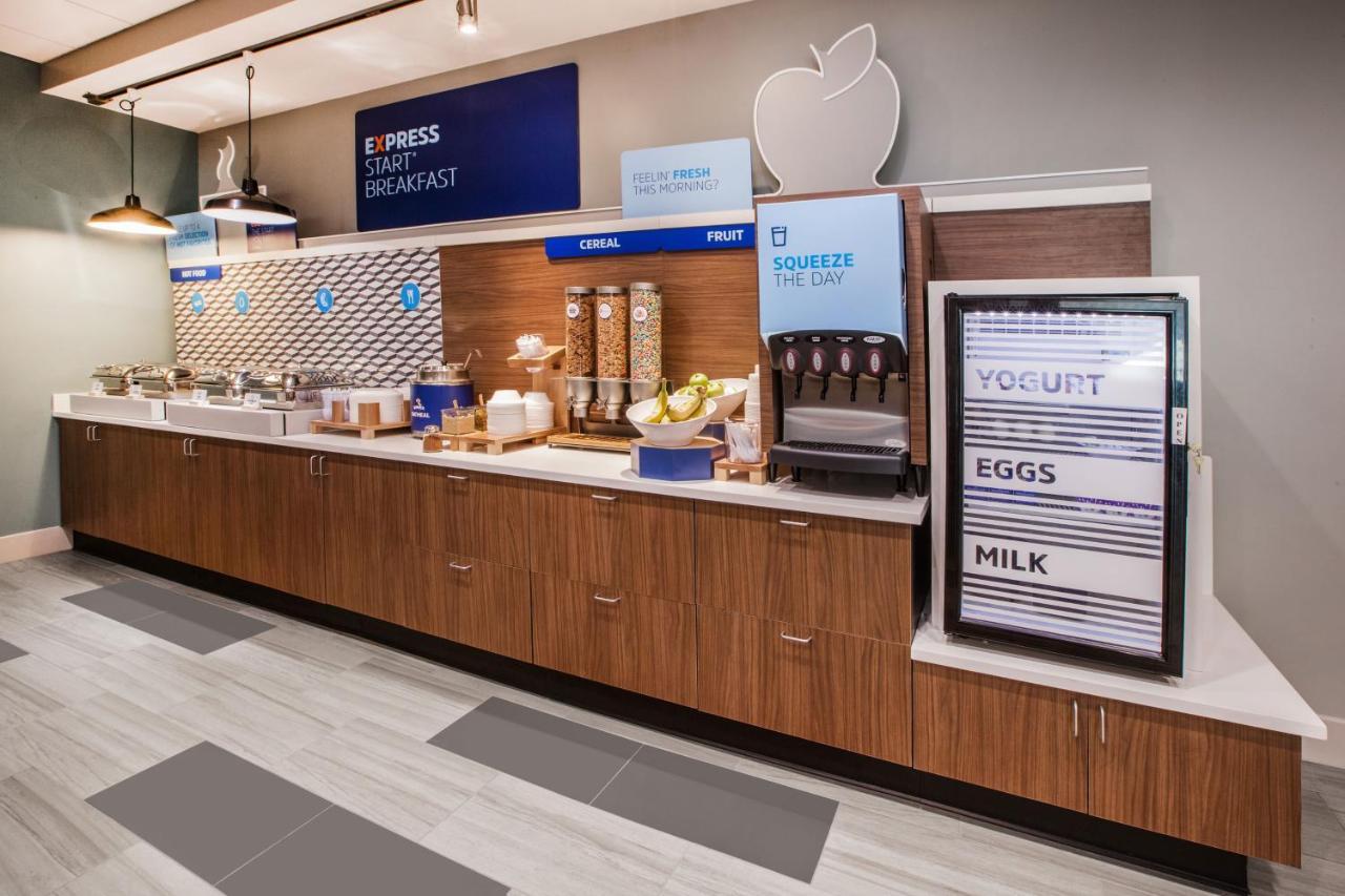 Holiday Inn Express Hotel & Suites Edson By Ihg Екстериор снимка